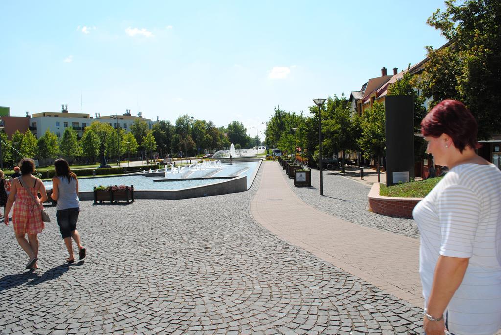 Family Apartman Gyula Exteriör bild